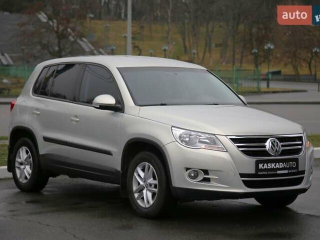 Серый Фольксваген Тигуан, объемом двигателя 2 л и пробегом 152 тыс. км за 10500 $, фото 2 на Automoto.ua