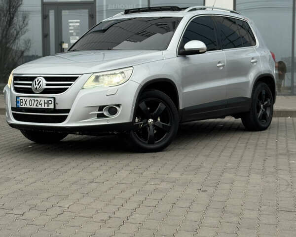 Серый Фольксваген Тигуан, объемом двигателя 2 л и пробегом 225 тыс. км за 11500 $, фото 75 на Automoto.ua