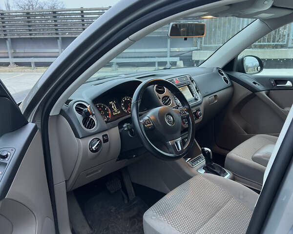 Серый Фольксваген Тигуан, объемом двигателя 1.98 л и пробегом 240 тыс. км за 11500 $, фото 18 на Automoto.ua