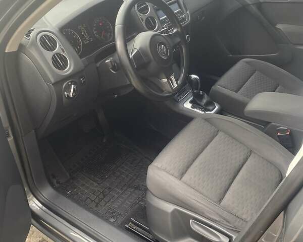 Сірий Фольксваген Тігуан, об'ємом двигуна 1.98 л та пробігом 167 тис. км за 10500 $, фото 9 на Automoto.ua