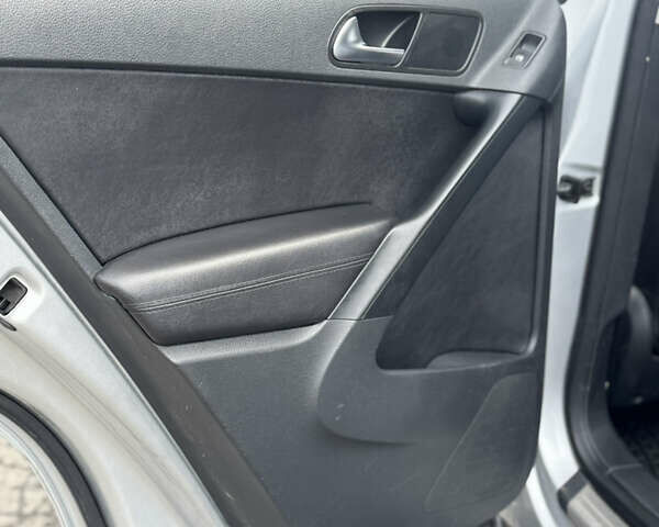 Серый Фольксваген Тигуан, объемом двигателя 2 л и пробегом 225 тыс. км за 11500 $, фото 58 на Automoto.ua