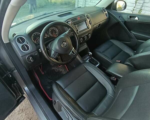 Сірий Фольксваген Тігуан, об'ємом двигуна 2 л та пробігом 288 тис. км за 9000 $, фото 20 на Automoto.ua