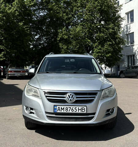 Серый Фольксваген Тигуан, объемом двигателя 1.98 л и пробегом 175 тыс. км за 10000 $, фото 1 на Automoto.ua