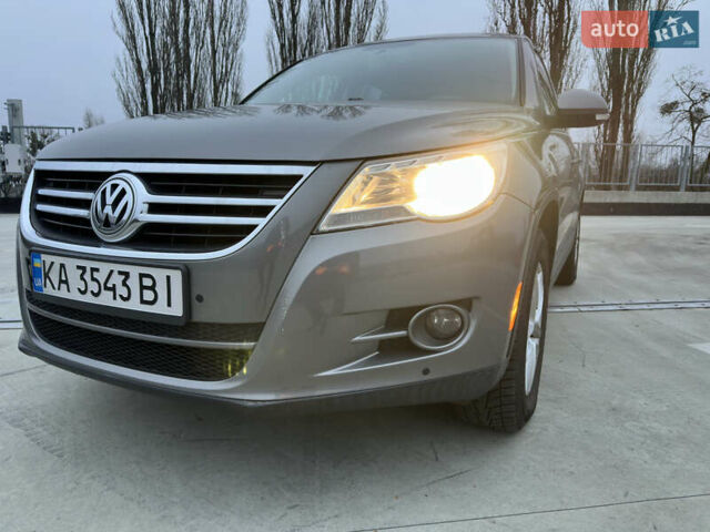 Серый Фольксваген Тигуан, объемом двигателя 1.98 л и пробегом 240 тыс. км за 11500 $, фото 22 на Automoto.ua