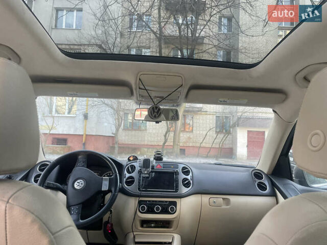 Серый Фольксваген Тигуан, объемом двигателя 2 л и пробегом 280 тыс. км за 10000 $, фото 15 на Automoto.ua