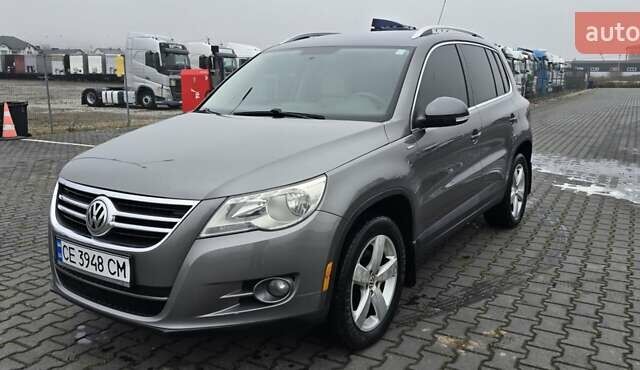 Серый Фольксваген Тигуан, объемом двигателя 2 л и пробегом 191 тыс. км за 9200 $, фото 3 на Automoto.ua