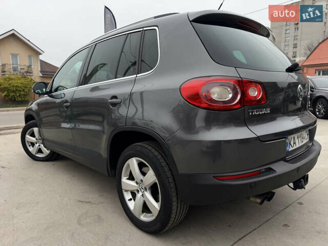 Серый Фольксваген Тигуан, объемом двигателя 2 л и пробегом 285 тыс. км за 10999 $, фото 12 на Automoto.ua
