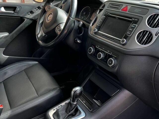 Серый Фольксваген Тигуан, объемом двигателя 2 л и пробегом 240 тыс. км за 8199 $, фото 7 на Automoto.ua