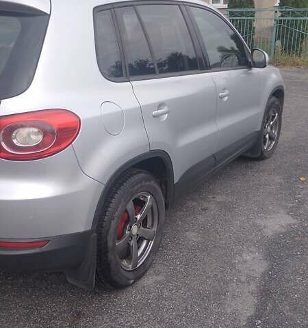 Сірий Фольксваген Тігуан, об'ємом двигуна 2 л та пробігом 250 тис. км за 10800 $, фото 7 на Automoto.ua