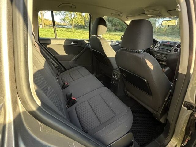 Сірий Фольксваген Тігуан, об'ємом двигуна 2 л та пробігом 203 тис. км за 10800 $, фото 7 на Automoto.ua