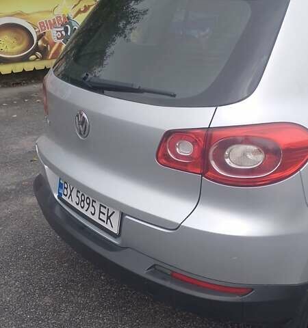 Сірий Фольксваген Тігуан, об'ємом двигуна 2 л та пробігом 250 тис. км за 10800 $, фото 16 на Automoto.ua