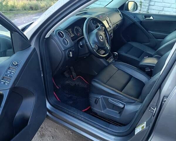 Сірий Фольксваген Тігуан, об'ємом двигуна 2 л та пробігом 288 тис. км за 9000 $, фото 10 на Automoto.ua