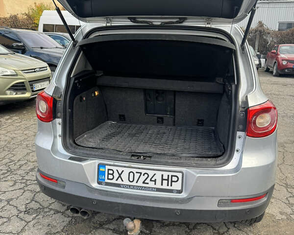 Серый Фольксваген Тигуан, объемом двигателя 2 л и пробегом 225 тыс. км за 11500 $, фото 53 на Automoto.ua