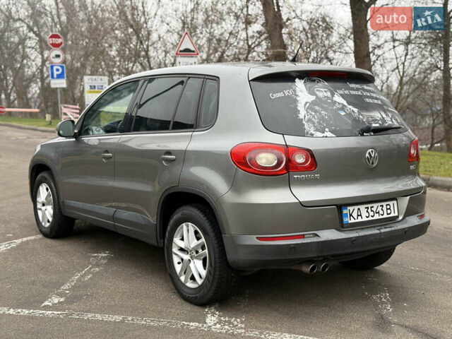 Сірий Фольксваген Тігуан, об'ємом двигуна 2 л та пробігом 243 тис. км за 9900 $, фото 6 на Automoto.ua