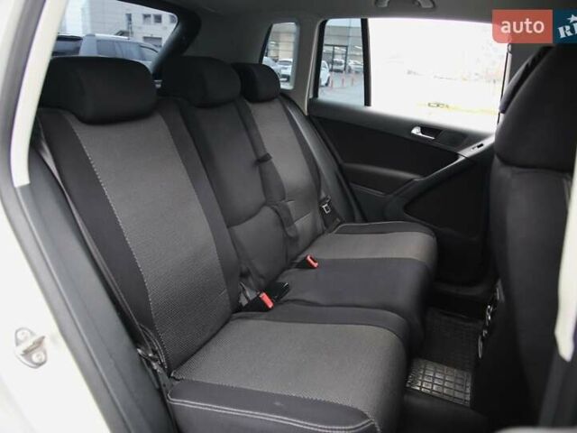 Серый Фольксваген Тигуан, объемом двигателя 2 л и пробегом 152 тыс. км за 10500 $, фото 8 на Automoto.ua