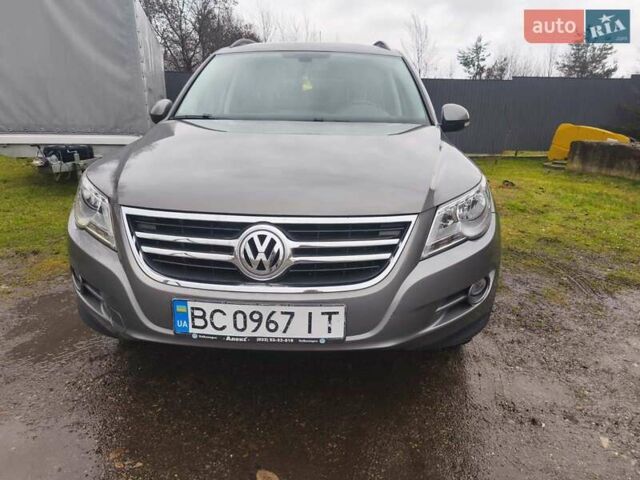 Сірий Фольксваген Тігуан, об'ємом двигуна 2 л та пробігом 115 тис. км за 11200 $, фото 2 на Automoto.ua