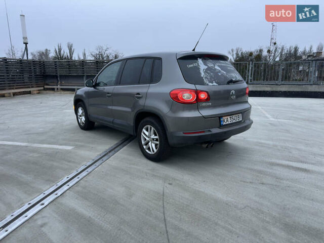 Серый Фольксваген Тигуан, объемом двигателя 1.98 л и пробегом 240 тыс. км за 11500 $, фото 9 на Automoto.ua
