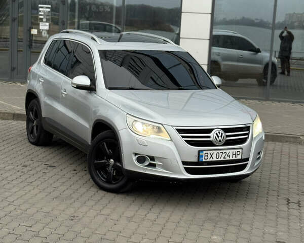 Серый Фольксваген Тигуан, объемом двигателя 2 л и пробегом 225 тыс. км за 11500 $, фото 2 на Automoto.ua