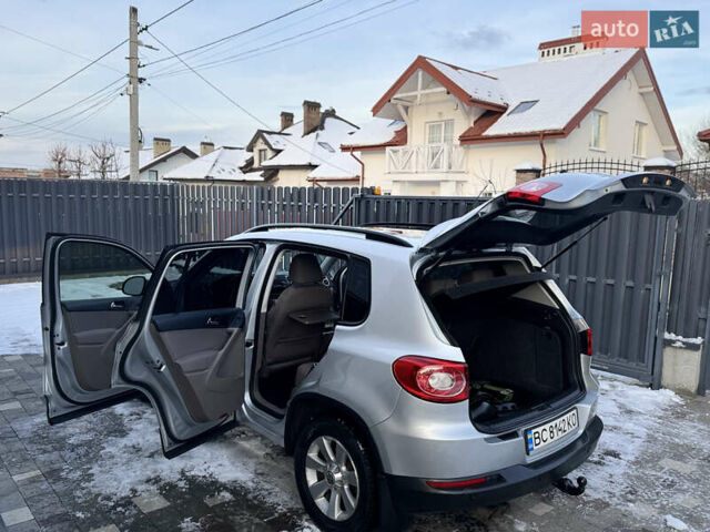 Сірий Фольксваген Тігуан, об'ємом двигуна 2 л та пробігом 157 тис. км за 9900 $, фото 40 на Automoto.ua