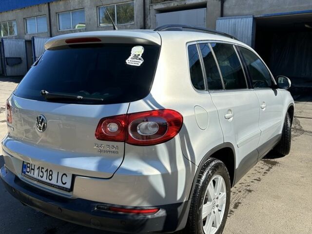 Серый Фольксваген Тигуан, объемом двигателя 2 л и пробегом 132 тыс. км за 10900 $, фото 3 на Automoto.ua
