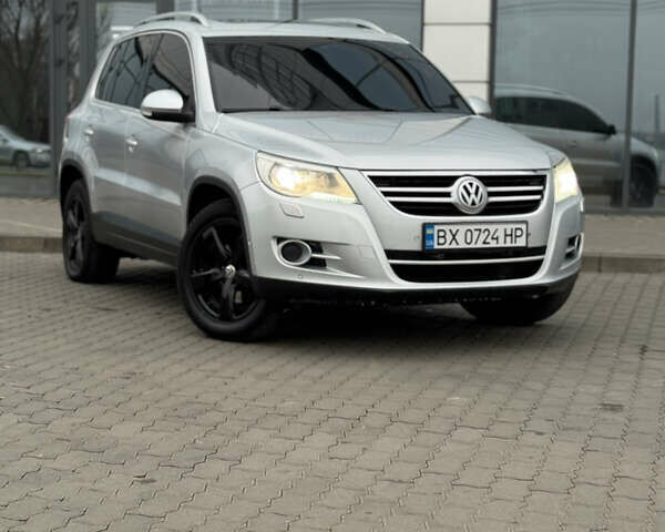 Серый Фольксваген Тигуан, объемом двигателя 2 л и пробегом 225 тыс. км за 11500 $, фото 3 на Automoto.ua