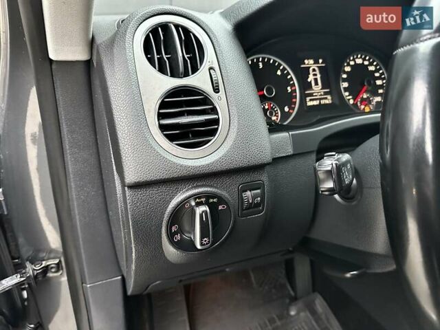 Серый Фольксваген Тигуан, объемом двигателя 2 л и пробегом 285 тыс. км за 10450 $, фото 26 на Automoto.ua