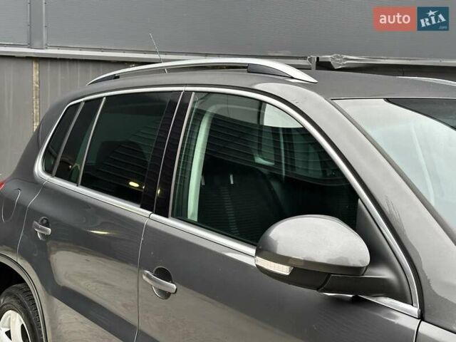 Серый Фольксваген Тигуан, объемом двигателя 2 л и пробегом 285 тыс. км за 10450 $, фото 8 на Automoto.ua