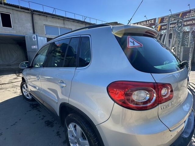 Серый Фольксваген Тигуан, объемом двигателя 2 л и пробегом 132 тыс. км за 10900 $, фото 7 на Automoto.ua