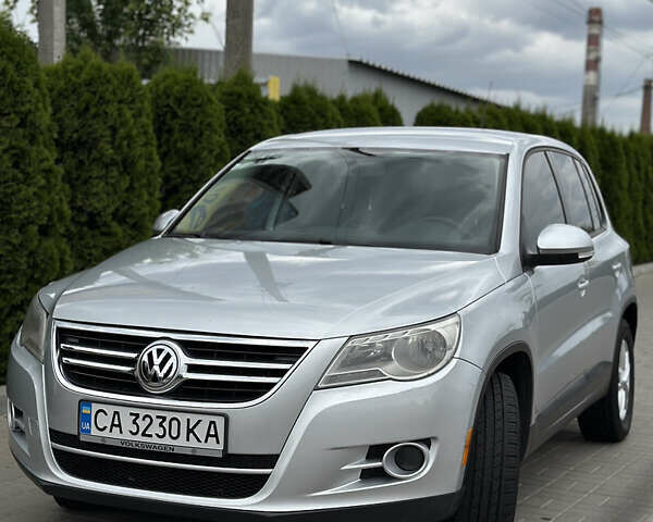 Серый Фольксваген Тигуан, объемом двигателя 1.98 л и пробегом 251 тыс. км за 9200 $, фото 3 на Automoto.ua