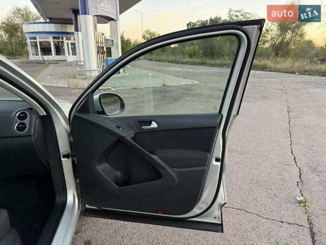 Серый Фольксваген Тигуан, объемом двигателя 1.97 л и пробегом 160 тыс. км за 13950 $, фото 44 на Automoto.ua