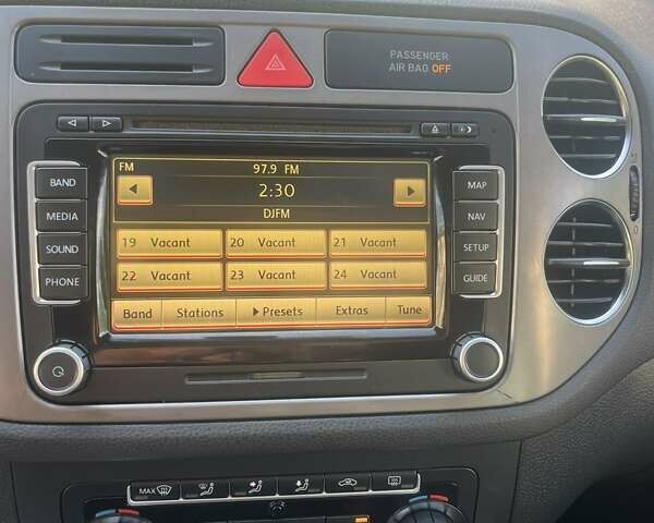 Серый Фольксваген Тигуан, объемом двигателя 1.98 л и пробегом 116 тыс. км за 11200 $, фото 30 на Automoto.ua