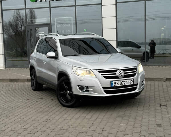 Серый Фольксваген Тигуан, объемом двигателя 2 л и пробегом 225 тыс. км за 11500 $, фото 99 на Automoto.ua