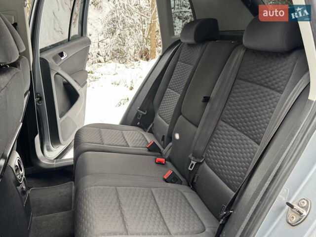 Серый Фольксваген Тигуан, объемом двигателя 2 л и пробегом 265 тыс. км за 11500 $, фото 56 на Automoto.ua