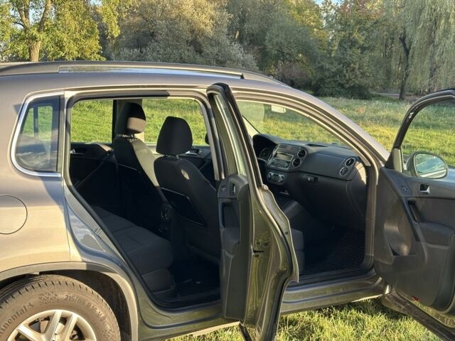 Сірий Фольксваген Тігуан, об'ємом двигуна 2 л та пробігом 203 тис. км за 10800 $, фото 5 на Automoto.ua