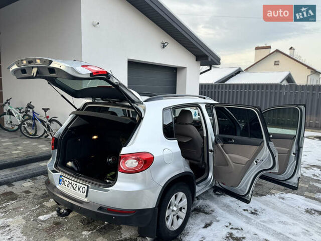 Сірий Фольксваген Тігуан, об'ємом двигуна 2 л та пробігом 157 тис. км за 9900 $, фото 42 на Automoto.ua