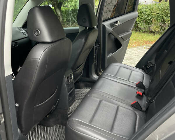 Сірий Фольксваген Тігуан, об'ємом двигуна 1.98 л та пробігом 250 тис. км за 9999 $, фото 8 на Automoto.ua