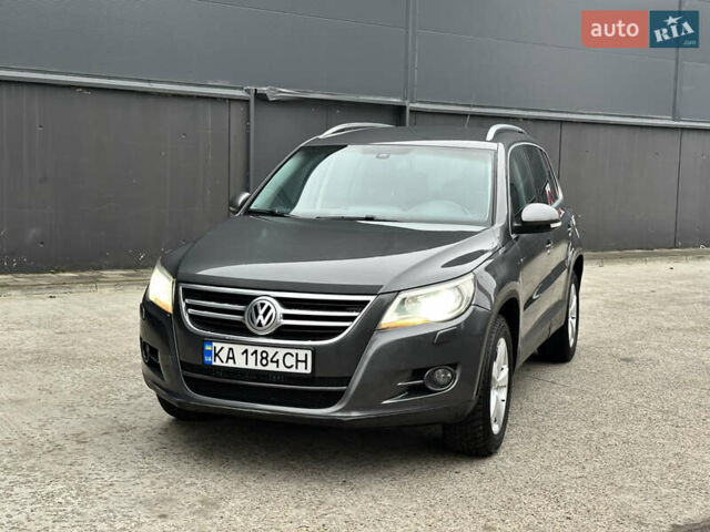 Сірий Фольксваген Тігуан, об'ємом двигуна 1.97 л та пробігом 285 тис. км за 10800 $, фото 14 на Automoto.ua