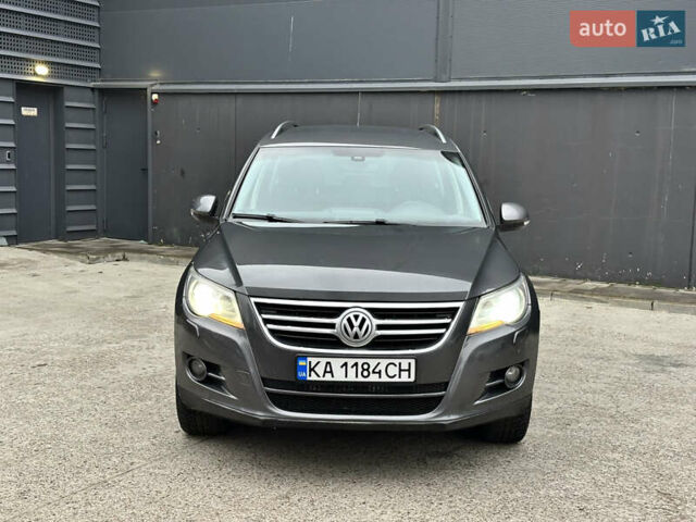 Сірий Фольксваген Тігуан, об'ємом двигуна 1.97 л та пробігом 285 тис. км за 10800 $, фото 15 на Automoto.ua