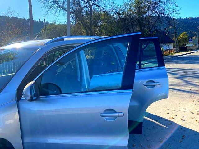 Серый Фольксваген Тигуан, объемом двигателя 2 л и пробегом 300 тыс. км за 12200 $, фото 3 на Automoto.ua