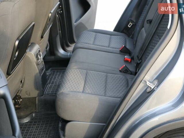 Серый Фольксваген Тигуан, объемом двигателя 2 л и пробегом 219 тыс. км за 12300 $, фото 17 на Automoto.ua