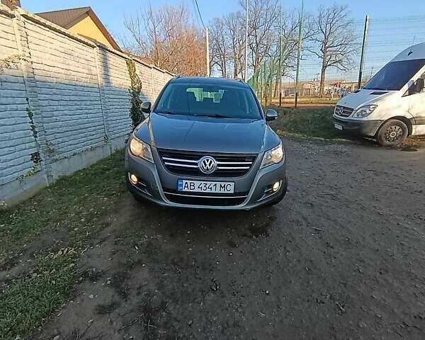 Сірий Фольксваген Тігуан, об'ємом двигуна 2 л та пробігом 288 тис. км за 9000 $, фото 3 на Automoto.ua