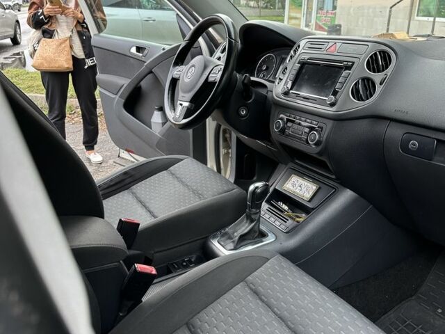 Серый Фольксваген Тигуан, объемом двигателя 2 л и пробегом 132 тыс. км за 10900 $, фото 10 на Automoto.ua