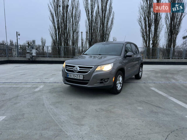 Серый Фольксваген Тигуан, объемом двигателя 1.98 л и пробегом 240 тыс. км за 11500 $, фото 4 на Automoto.ua