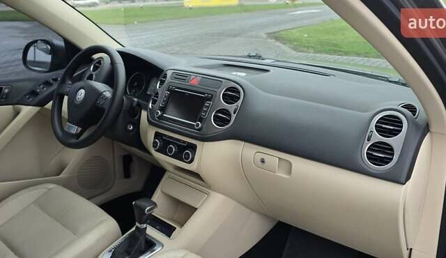 Серый Фольксваген Тигуан, объемом двигателя 2 л и пробегом 191 тыс. км за 9200 $, фото 18 на Automoto.ua