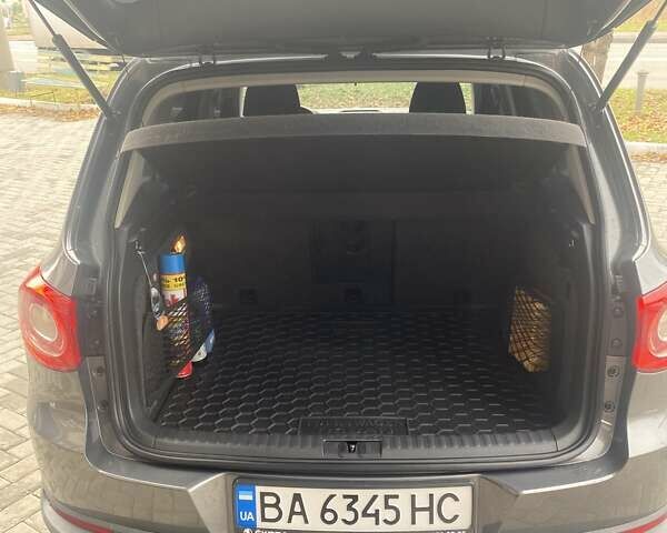 Сірий Фольксваген Тігуан, об'ємом двигуна 1.98 л та пробігом 167 тис. км за 10500 $, фото 6 на Automoto.ua
