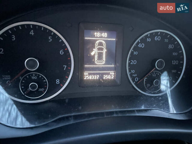 Серый Фольксваген Тигуан, объемом двигателя 2 л и пробегом 280 тыс. км за 10000 $, фото 9 на Automoto.ua