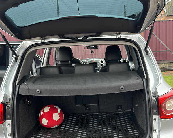 Сірий Фольксваген Тігуан, об'ємом двигуна 1.97 л та пробігом 250 тис. км за 11900 $, фото 30 на Automoto.ua