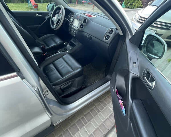 Серый Фольксваген Тигуан, объемом двигателя 2 л и пробегом 224 тыс. км за 11200 $, фото 8 на Automoto.ua