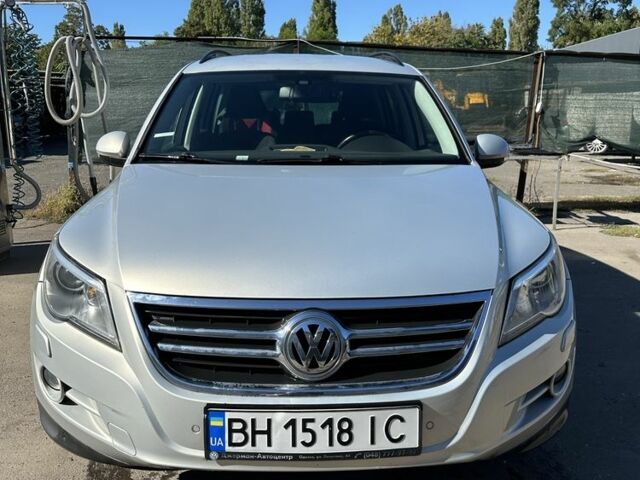 Серый Фольксваген Тигуан, объемом двигателя 2 л и пробегом 132 тыс. км за 10900 $, фото 1 на Automoto.ua