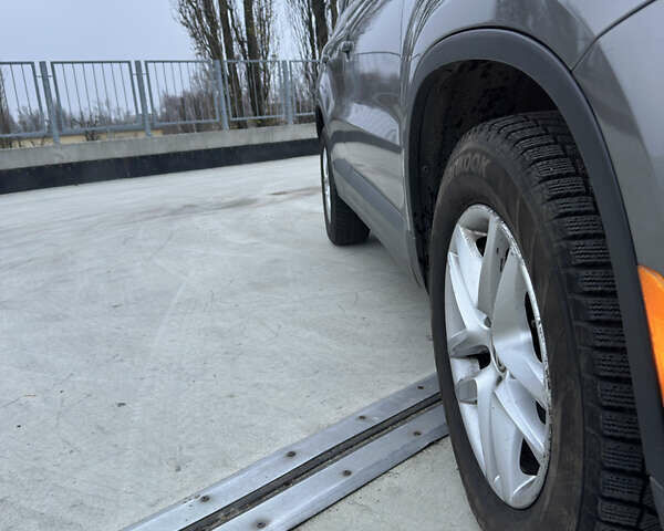 Серый Фольксваген Тигуан, объемом двигателя 1.98 л и пробегом 240 тыс. км за 11500 $, фото 24 на Automoto.ua